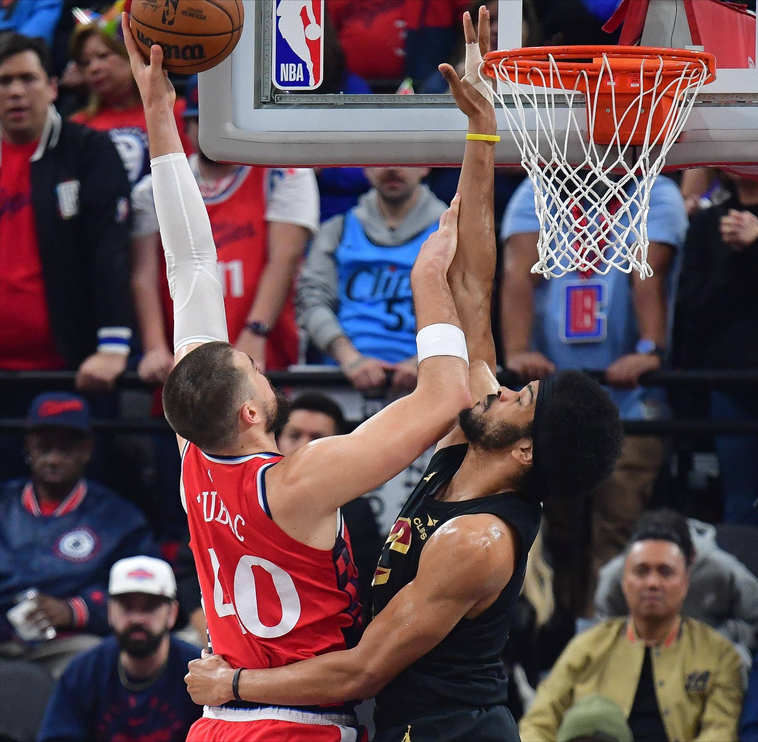 亚博体育冲刺阶段体能课后，洛杉矶快船战术微调备战全明星赛，媒体盛赞，阵容厚度经受考验的简单介绍