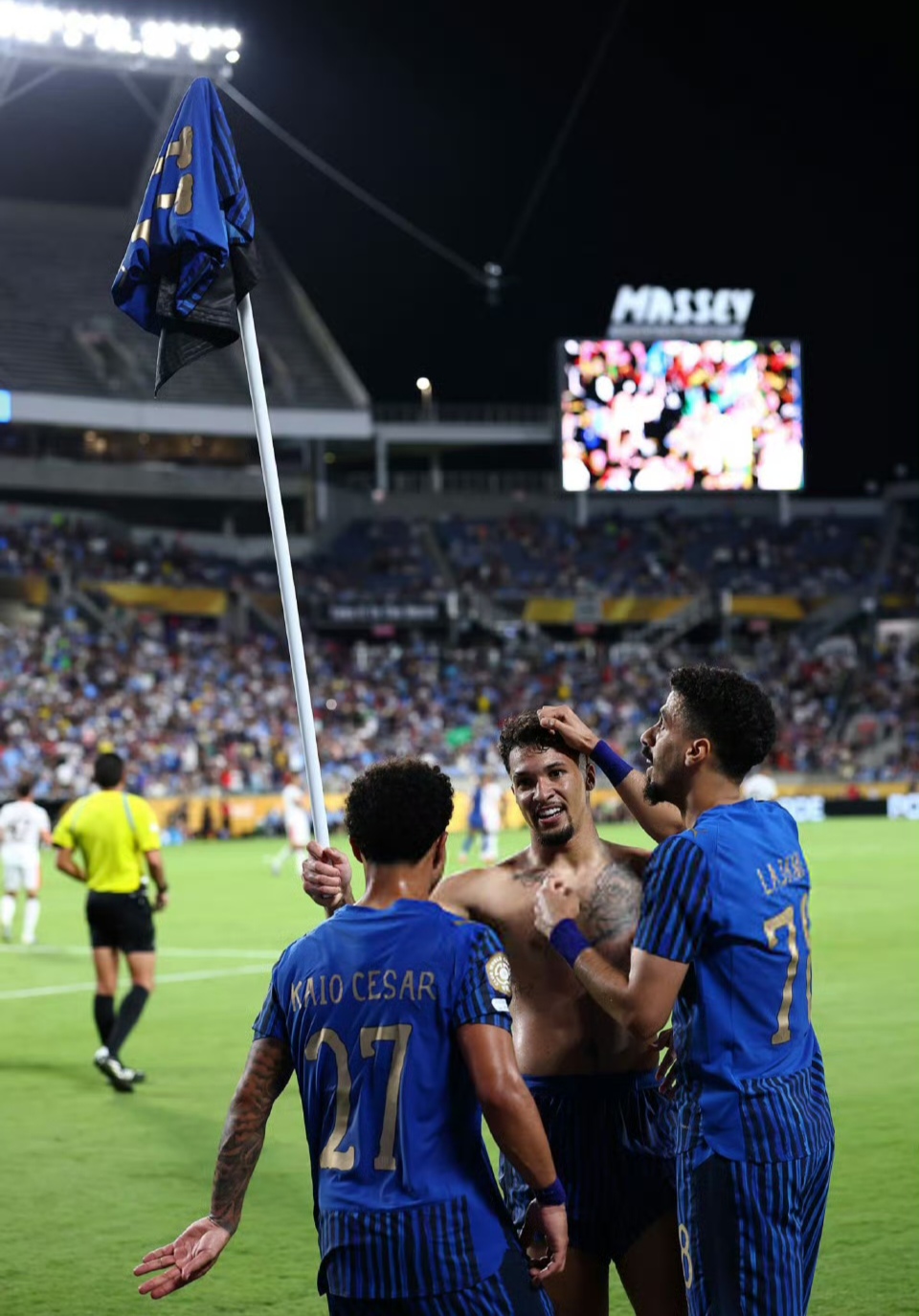 Yabo巴塞罗那清晨状态回暖，志在德甲名次提升，引发热议，阵容厚度经受考验的简单介绍