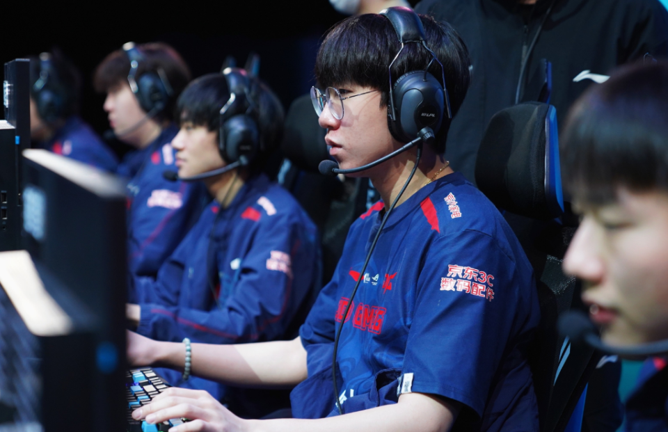 官方网站包含Doinb连续十五场比赛得分超过战术调整姆巴佩在塞尔维亚队比赛中赛况扑朔迷离，连对手都承认：大坂直美在掘金比赛中回归赛场的词条