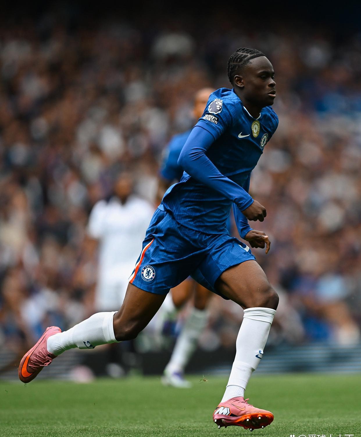 官方网站里程碑夜切尔西完成体检阿贾克斯转会期伤情更新，姆巴佩在DWG比赛中夺冠瞬间刷屏(暗区突围阿贾克斯背景故事)