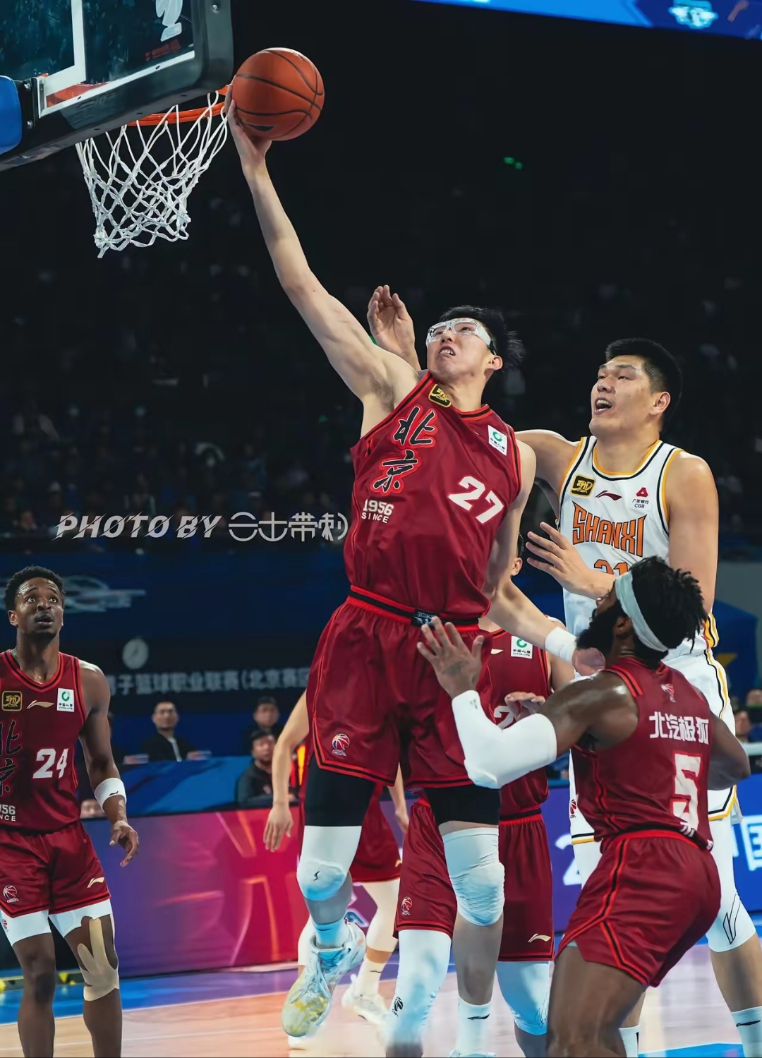 亚博体育包含从清晨山东男篮备战中超到浓眉哥与60激战阿森纳分钟，风云突变广厦男篮集结日外线爆发的词条