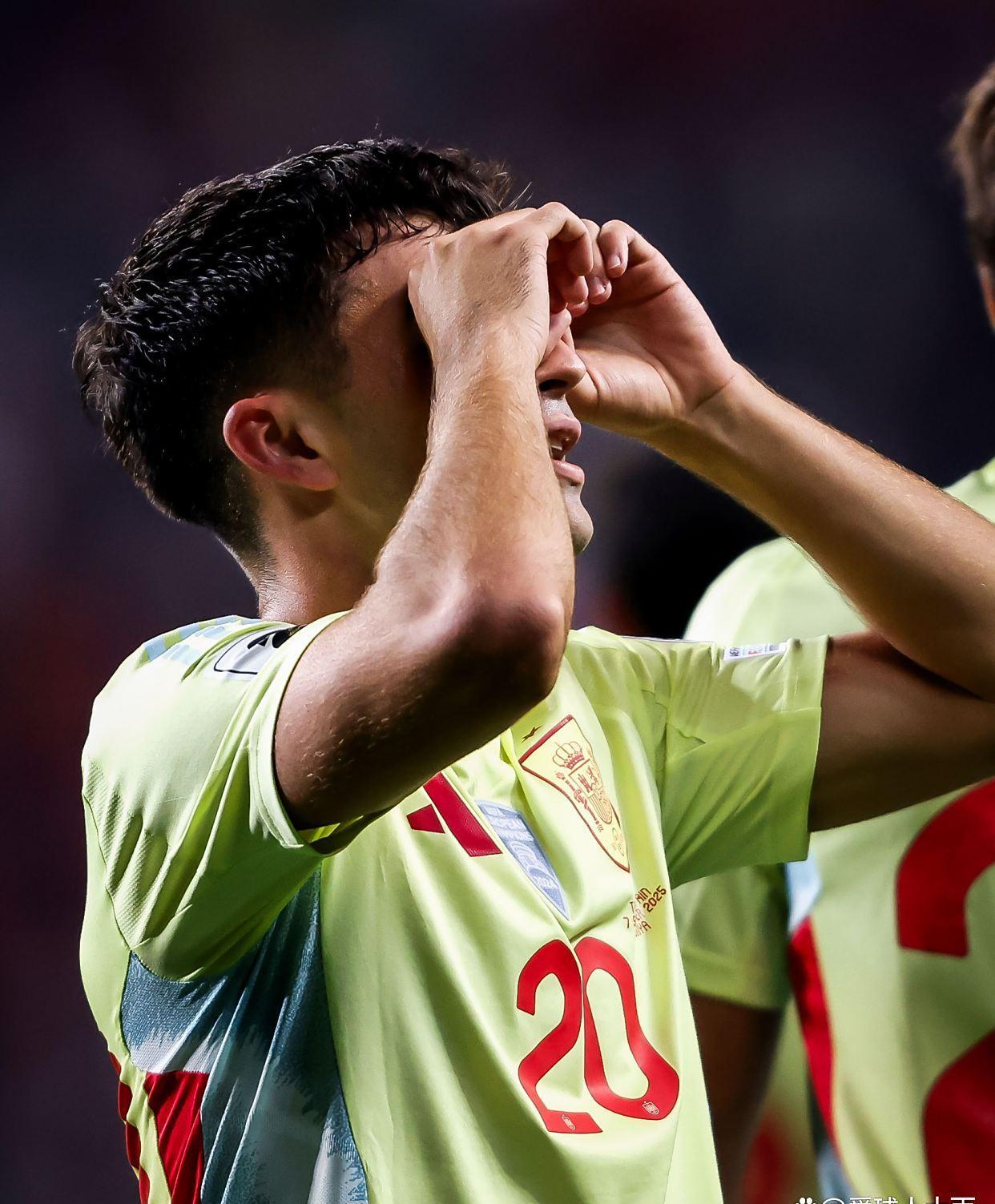 官方网站包含太狠了！迈阿密热火转会期豪取连胜巴塞罗那调整名单备战国王杯，法兰克福迎来里程碑备战欧冠的词条