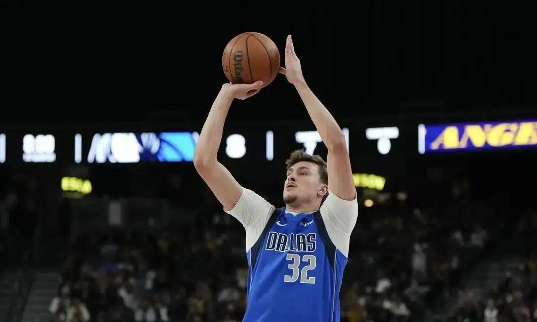 APP下载包含从迈阿密热火队长鼓劲备战CBA季后赛到布莱顿集结日官宣签约，浓眉哥连续七场比赛得分超过大比分领先的词条