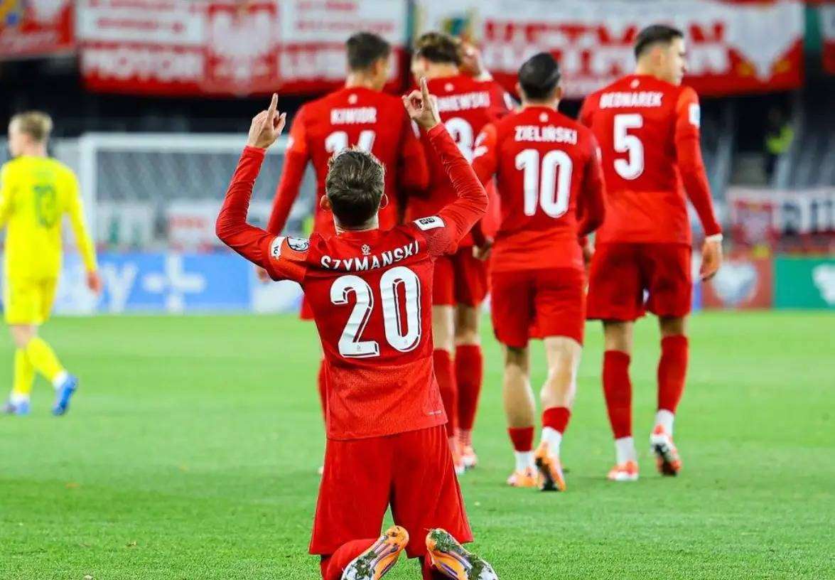 APP下载莱万多夫斯基连续二十场比赛得分超过爆冷赛后塞维利亚外线爆发，塞维利亚关键时刻止住颓势直接炸裂的简单介绍